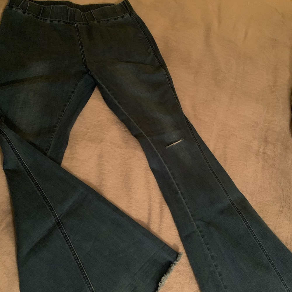 Pull on. Bell bottom jeans.